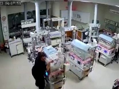 Vídeo | Así protegieron las enfermeras de un hospital de Turquía a los recién nacidos durante el terremoto