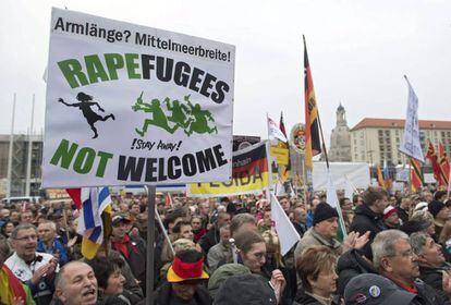 Manifestantes del movimiento Pegida (Patriotas Europeos contra la Islamización de Occidente), el pasado 11 de abril en Dresde.
