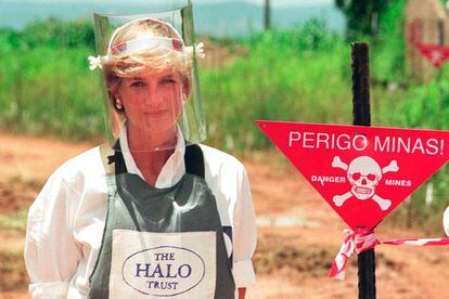 Diana de Gales en Angola junto a la ONG The HALO Trust en su lucha contra las minas antipersona.