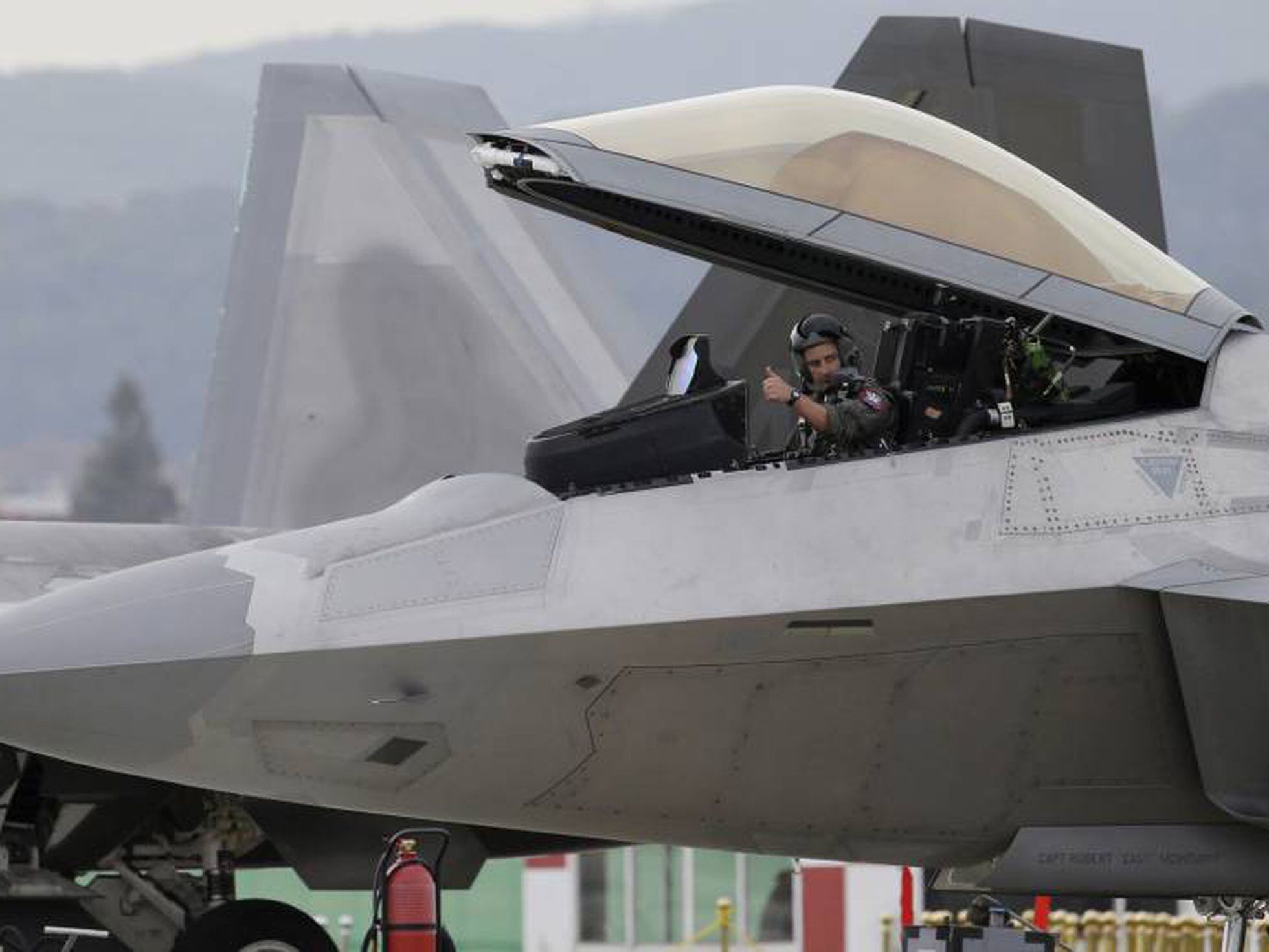 Cuanto Cobra Un Piloto Comercial En Argentina La falta de pilotos de combate obliga a Trump a reclutar a aviadores  retirados | Internacional | EL PAÍS