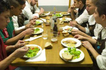 La brigada de Mugaritz, durante su 'comida de familia'