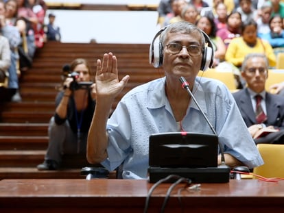 Elías Barahona, ‘El Topo’, testifica en el juicio en 2014 por el incendio a la Embajada de España en Guatemala de 1980, en una imagen del documental ‘El silencio del topo’