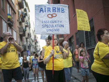 Protesta contra los pisos turísticos en Barcelona.