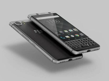 El nuevo modelo de BlackBerry presenta un teclado mecánico debajo de la pantalla táctil.