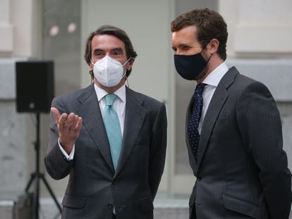 El expresidente José María Aznar con Pablo Casado, actual líder del PP, en un acto celebrado el pasado 15 de mayo.