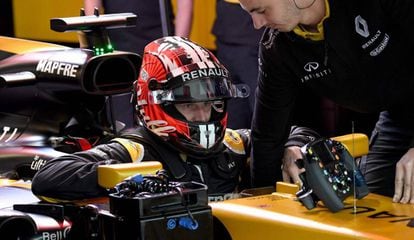 El piloto de Renault Nico Hulkenberg se prepara para un entrenamiento en Suzuka.