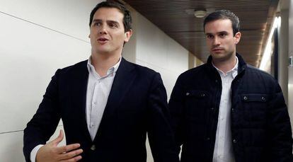 El líder de Ciudadanos, Albert Rivera, a su llegada a la reunión de su grupo parlamentario, esta mañana en el Congreso.