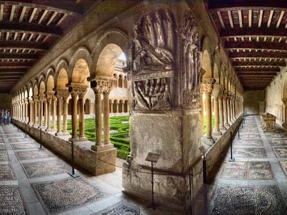 Claustro del monasterio de Santo Domingo de Silos, a escasos 18 kilómetros de Covarrubias.