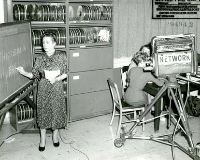 Ida Rhodes, durante la grabación de una entrevista en 1960.