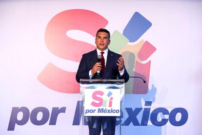 El dirigente del Partido Revolucionario Institucional (PRI), Alejandro Moreno, durante una rueda de prensa en Ciudad de México en noviembre de 2020. EFE/José Méndez