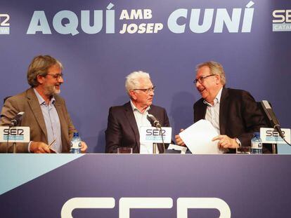 Josep Cuní, a la dreta, amb Daniel Gavela, director de la SER, i Jaume Serra, director de SER Catalunya.
