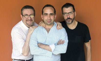 Los escritores Luisg&eacute; Mart&iacute;n, Giuseppe Caputo y Alberto Fuguet, retratados durante el Hay Festival de Cartagena.