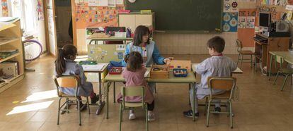 La escuela de Bello, Teruel, solo cuenta con tres niños.