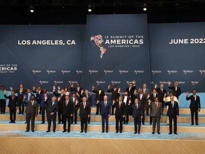 Foto oficial de familia de los mandatarios asistentes a la Cumbre de las Américas, el viernes.
