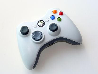 Xbox One sigue a PS4 y lanzará un modelo en color blanco
