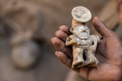 Restos óseos y cerámicos hallados en Macatón.