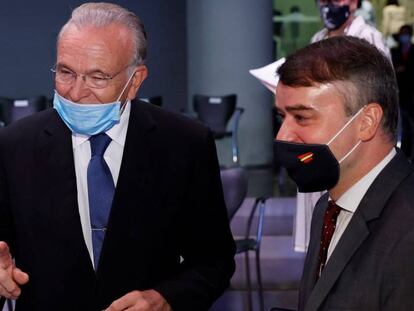 Isidre Fainé, presidnete de La Fundación La Caixa, y el jefe de Gabinete de Presidencia de Gobierno, Iván Redondo.