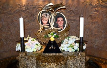 Tribute to Diana and Dodi at Harrod's installed in 2005.