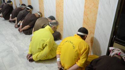 Algunos de los condenados a muerte, antes de su ejecución, este viernes en Bagdad.
