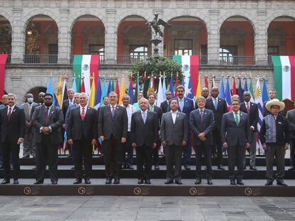 La foto de familia de los presidentes y cancilleres de América Latina y el Caribe que asistieron a la cumbre de la CELAC en Ciudad de México.