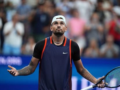 Kyrgios celebra la victoria contra Medvedev en la Arthur Ashe de Nueva York.