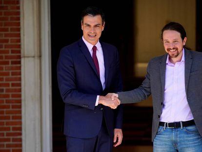 El presidente del Gobierno en funciones, Pedro Sánchez, y el secretario general de Podemos, Pablo Iglesias, el pasado 7 de mayo en La Moncloa.