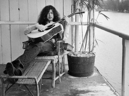 Jimmy Page en una imagen de 1970 sin precisar su localización