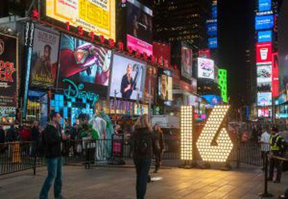 Cartel que dará la bienvenida al 2016 en Times Square, en Nueva York.