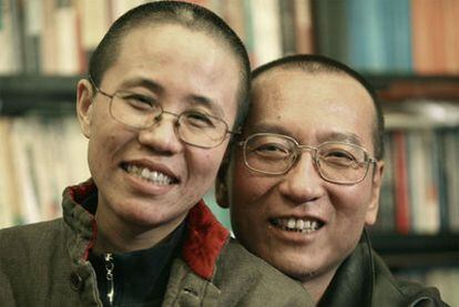 El disidente chino encarcelado Liu Xiaobo y su esposa, Liu Xia, en una foto sin datar.