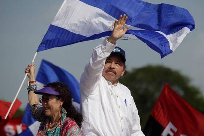 Daniel Ortega, junto su esposa en la celebración de los 39 años de la victoria sandinista.