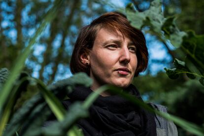 Hanna Burckhardt es la coordinadora de las actividades educativas; realiza visitas guiadas y talleres y ayuda con eventos y comunicaciones en el Prinzessinnengarten de Berlín. Pinche en la imagen para ver la fotogalería completa.