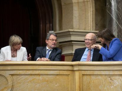 Los expresidentes del Parlament de Cataluña Laura Borras, Joan Rigol y Carme Forcadell, junto con el expresidente de la Generalitat Artur Mas.