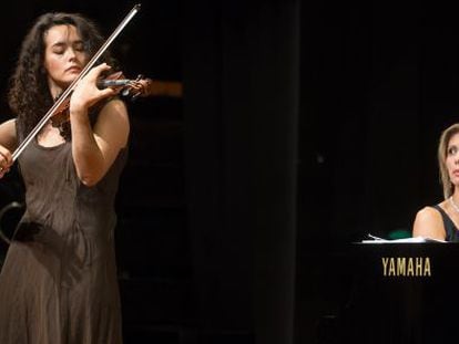 La violinista Alena Baeva y la pianista Elena Kuznetsova