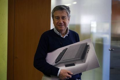 Ramon Benedito, autor del diseño del Dragon 200 en 1984, en su despacho en Sant Cugat (Barcelona).
