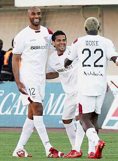 Kanoute, Dani Alves y Kone