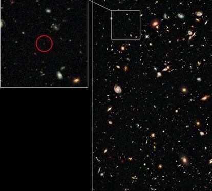 Parte del Campo Ultra Profundo en infrarrojo tomado por el telescopio espacial <i>Hubble</i> de NASA/ESA en 2009. A la izquierda, la galaxia confirmada UDFy-38135539.