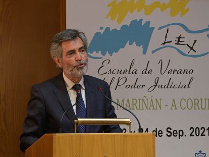 El presidente del Tribunal Supremo y del Consejo General del Poder Judicial (CGPJ), Carlos Lesmes, interviene en la inauguración de la XXIII edición de la Escuela de Verano del Poder Judicial, en el pazo de Mariñán (A Coruña), el 21 de septiembre.