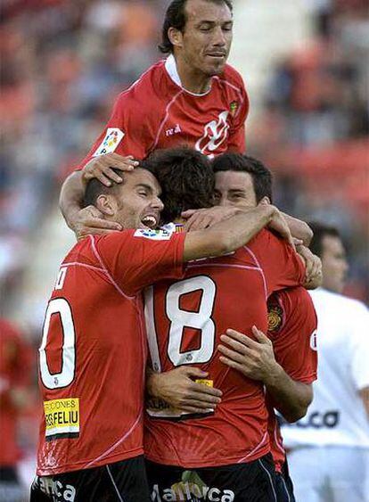 Los jugadores del Mallorca celebran su segundo tanto ante el Getafe.