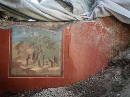 Las cenizas solidificadas con el paso de los siglos han conservado las impresionantes pinturas que decoraban los muros de la próspera urbe frente al Golfo de Nápoles