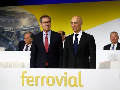 El consejero delegado de Ferrovial, Ignacio Madridejos, junto al presidente de la compañía, Rafael del Pino,  en la junta de accionistas celebrada en Madrid.