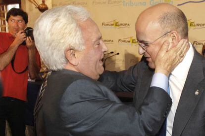 Jos&eacute; Luis Baltar saluda a su hijo, actual presidente 