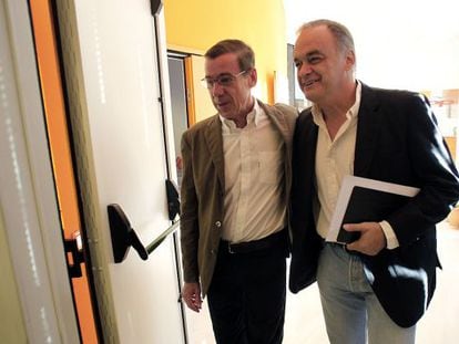 Antonio Clemente y Gonz&aacute;lez Pons antes del desayuno con periodistas.