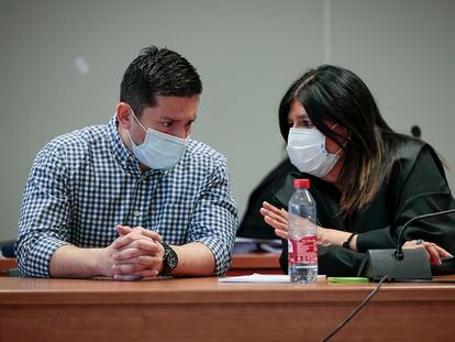 Jorge Ignacio Palma, en la primera sesión del juicio, junto a su abogada.