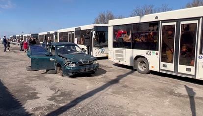 A convoy of buses and cars to evacuate citizens of Mariupol, en route to Berdansk, on April 6.