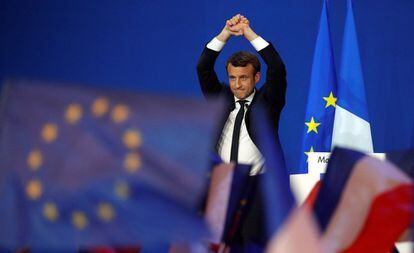 Emmanuel Macron con sus votantes tras sentirse ganador.