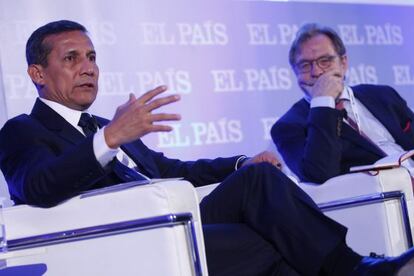 El presidente del Perú, Ollanta Humala, y junto a Juan Luis Cebrian