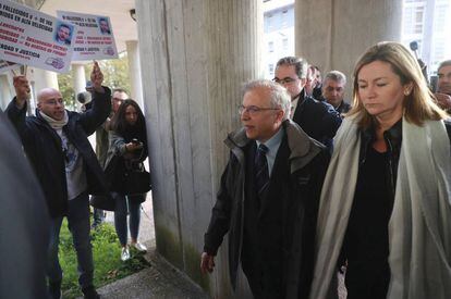 El director de seguridad en la circulaci&oacute;n de Renfe, Antonio Lanchares, a su llegada a los juzgados de Santiago.