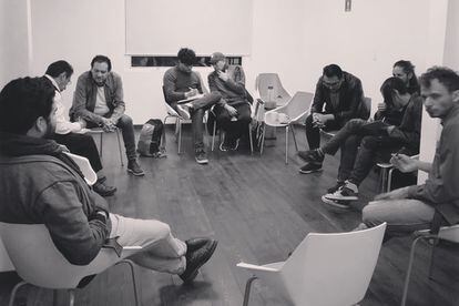 Uno de los círculos de reflexión de hombres, organizado por Casa Tonalá, en Ciudad de México, en 2019.