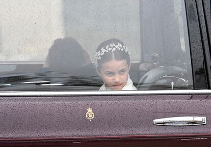 La princesa Carlota, hija de Guillermo de Inglaterra y Kate Middleton, llega a la coronación de Carlos III en la abadía de Westminster. 