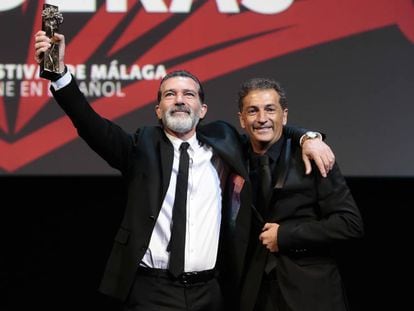 Antonio Banderas y Javier Banderas durante la gala de clausura de la 20 edición del festival de cine de Málaga en 2017. 